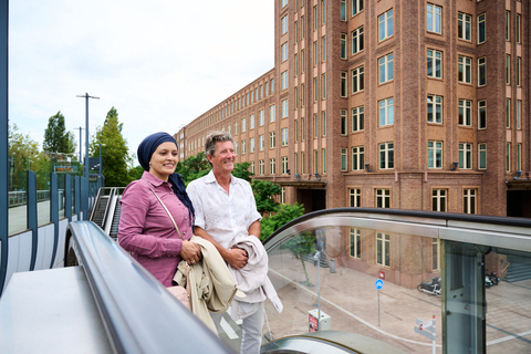 Noer Mohamedhoesein van de Rijksdienst van Ondernemend Nederland (RVO) en Richard Mulder